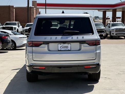 Used 2024 Jeep Wagoneer Series II w/ Flexible Seating Group RWD image 5
