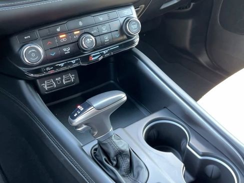 Used 2023 Dodge Durango SXT image 27