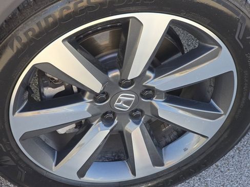 Used 2024 Honda Pilot Elite image 3