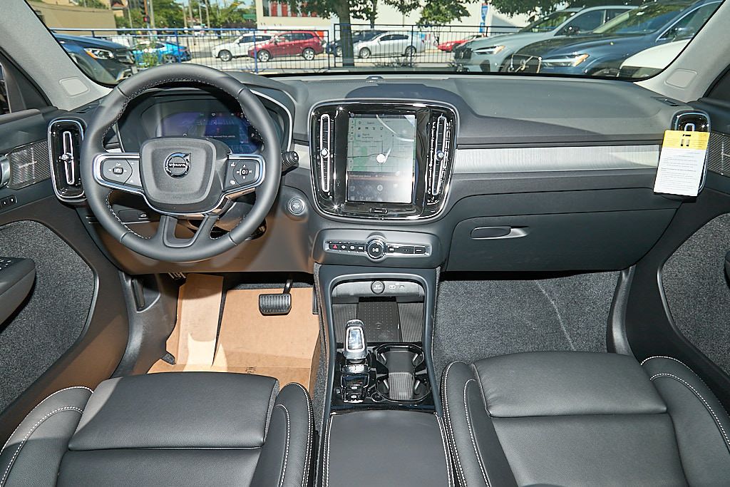 New 2026 Volvo XC40 B5 Plus w/ Climate Package AWD/4WD image 23