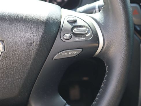 Used 2020 Nissan Pathfinder SV FWD image 13