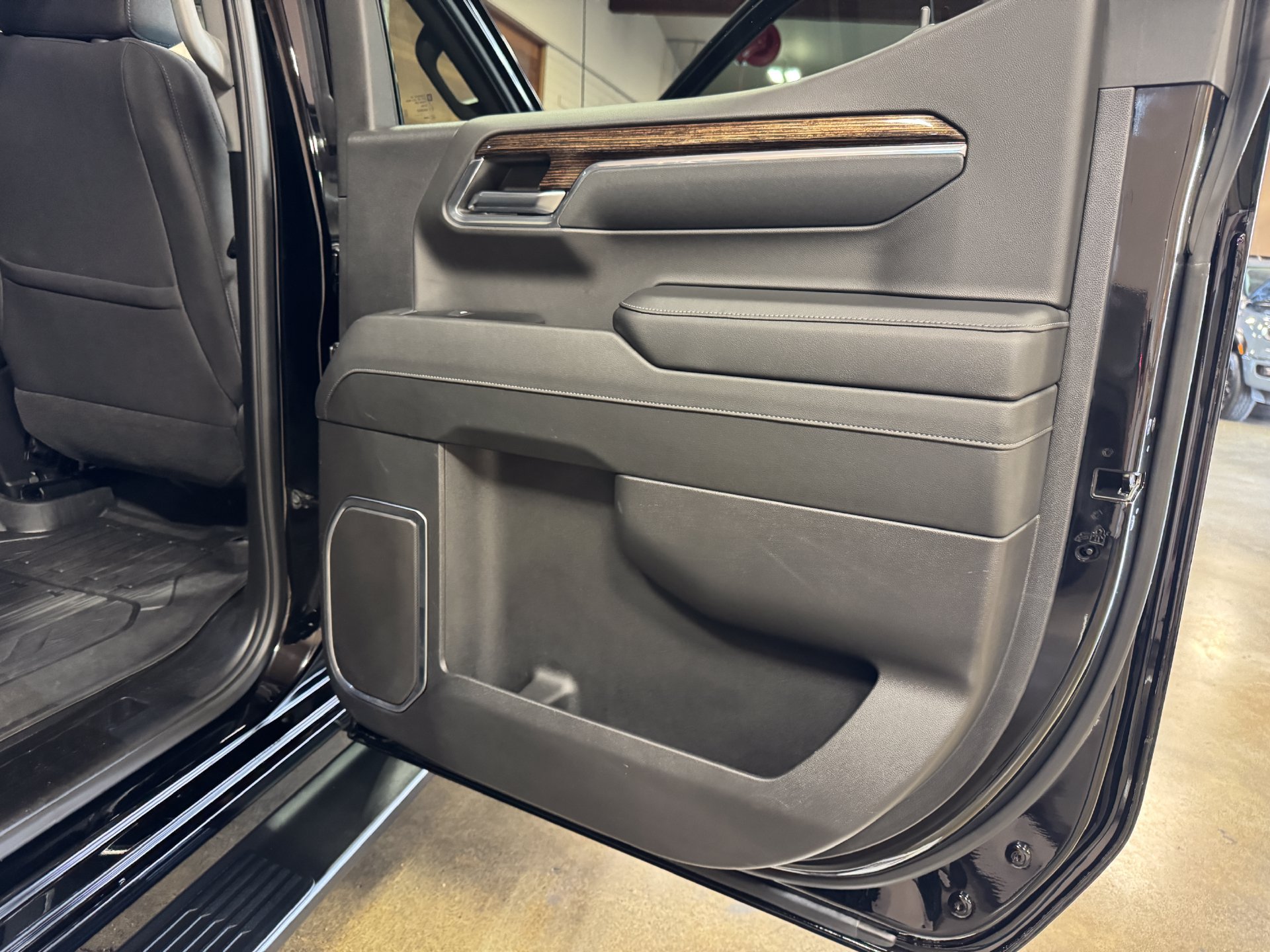 Used 2024 GMC Sierra 1500 Elevation w/ LPO, Elevation Black Package AWD/4WD image 40