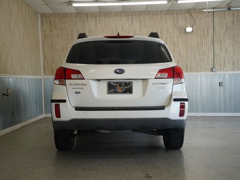 Used 2013 Subaru Outback 2.5i Limited w/ Moonroof Pkg AWD/4WD image 8