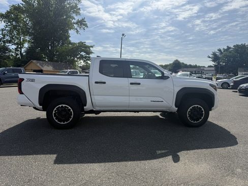 Used 2024 Toyota Tacoma TRD Off-Road AWD/4WD image 2