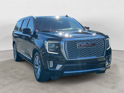 Used 2023 GMC Yukon XL Denali w/ Denali Reserve Package AWD/4WD image 3