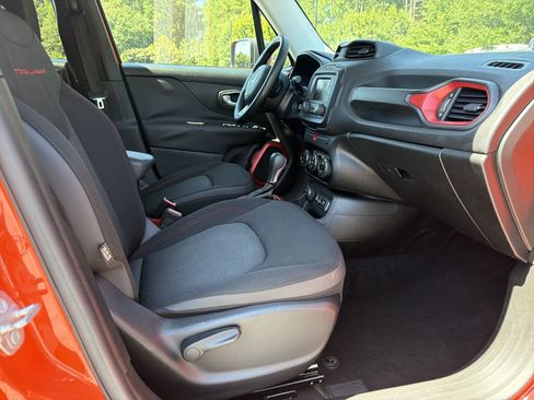 Used 2015 Jeep Renegade Trailhawk w/ Popular Equipment Group AWD/4WD image 16