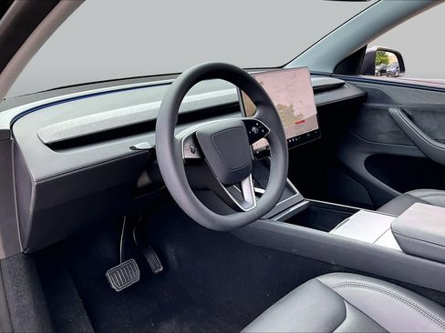 Used 2026 Tesla Model Y 2WD image 14