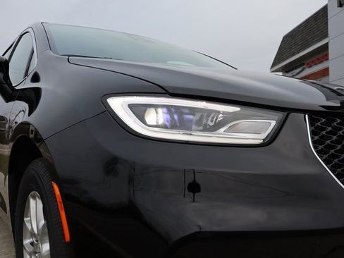 New 2026 Chrysler Pacifica Select FWD image 4