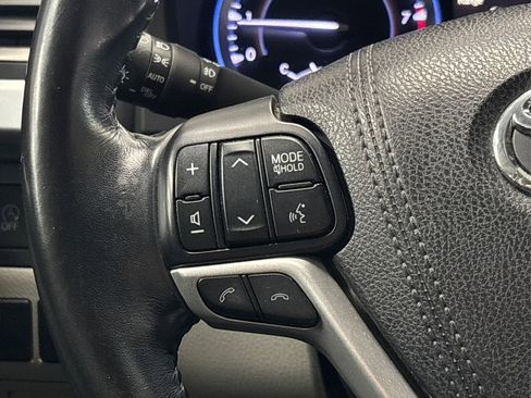 Used 2018 Toyota Highlander XLE image 33