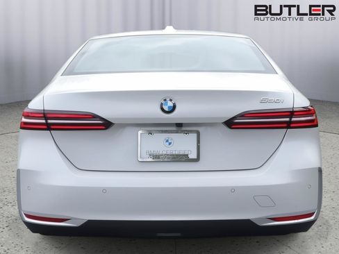 Used 2026 BMW 530i RWD image 7