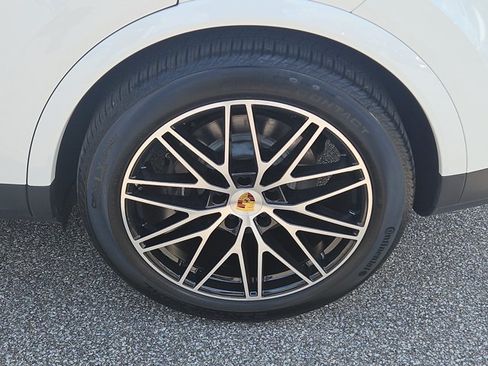 Certified 2024 Porsche Cayenne AWD/4WD image 12