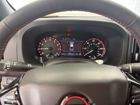 Used 2025 Nissan Frontier PRO-4X AWD/4WD image 7
