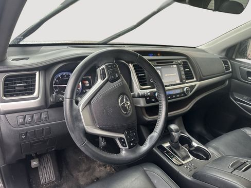 Used 2017 Toyota Highlander XLE AWD/4WD image 10