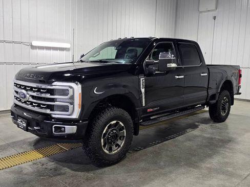 Used 2023 Ford F250 Platinum w/ Tremor Off-Road Package AWD/4WD image 2