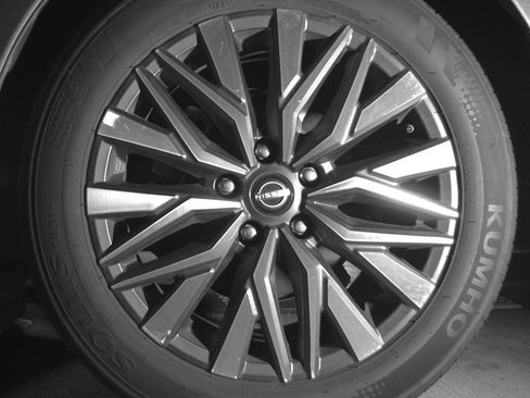 Used 2025 Nissan Altima 2.5 SV FWD image 14