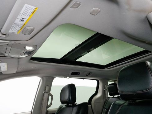 Used 2019 Chrysler Pacifica Touring-L Plus w/ Advanced Safetytec Group image 9