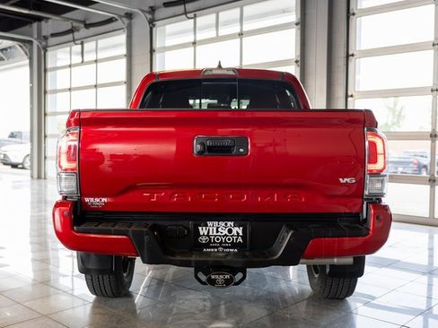 Used 2022 Toyota Tacoma TRD Sport w/ Technology Package image 4