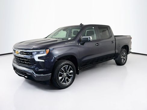 Used 2024 Chevrolet Silverado 1500 LT AWD/4WD image 3