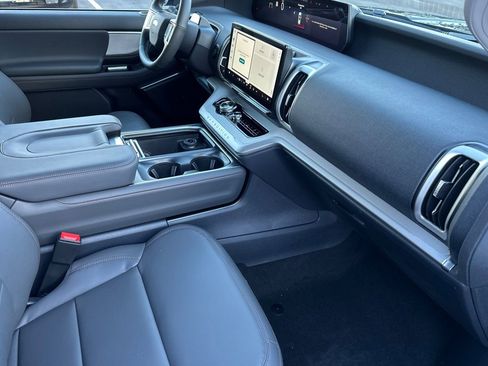 New 2025 Ford Expedition Active image 18