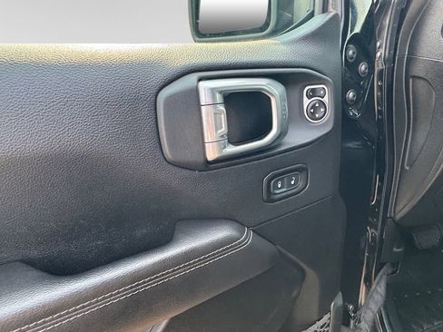 Used 2020 Jeep Wrangler Unlimited Sahara AWD/4WD image 19