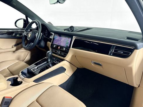 Certified 2024 Porsche Macan AWD/4WD image 17