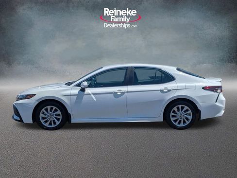Used 2024 Toyota Camry SE FWD image 9