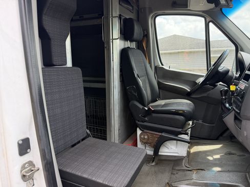 Used 2015 Mercedes-Benz Sprinter 2500 image 8