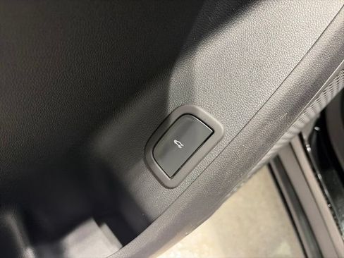 New 2027 Chevrolet Traverse LT w/ LPO, Floor Liner Package AWD/4WD image 10