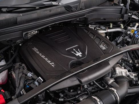 Certified 2025 Maserati Grecale Modena AWD/4WD image 28