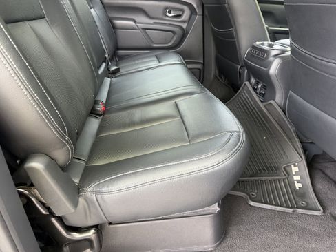 Used 2019 Nissan Titan SV w/ SV Convenience Package AWD/4WD image 14