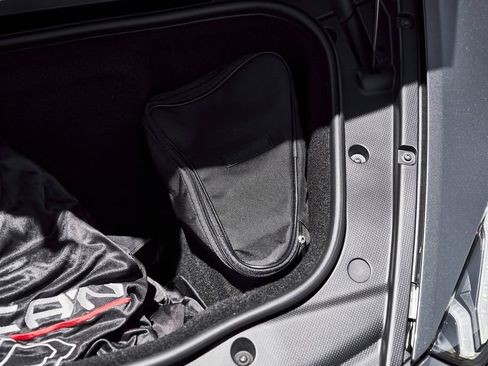 Used 2021 Lamborghini Huracan EVO RWD image 19