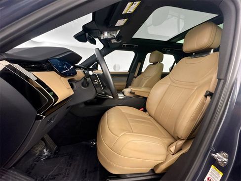 Certified 2025 Land Rover Range Rover Sport SE image 19