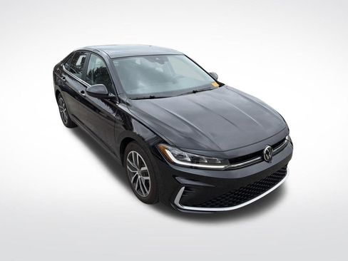 Used 2025 Volkswagen Jetta SE w/ Sunroof Package image 3