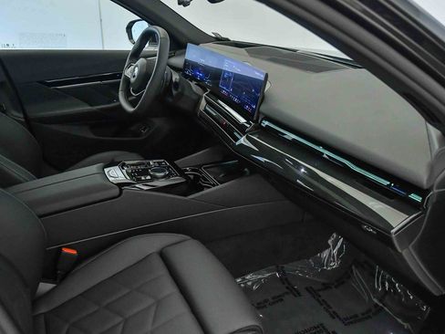 Used 2025 BMW 530i w/ Premium Package image 16