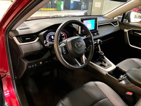 Used 2023 Toyota RAV4 XLE Premium image 8