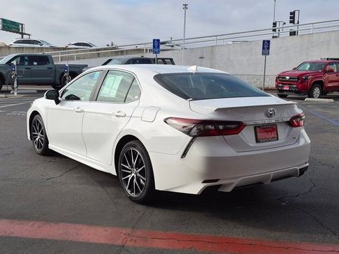 Used 2024 Toyota Camry SE FWD image 11