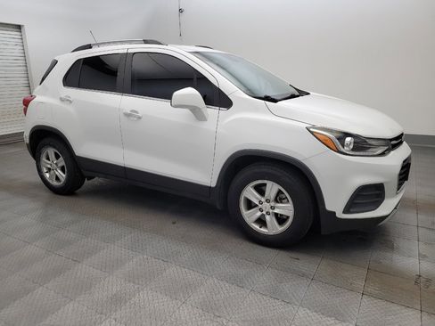 Used 2020 Chevrolet Trax LT w/ LT Convenience Package FWD image 11