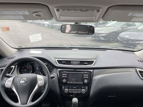 Used 2016 Nissan Rogue SV AWD/4WD image 3