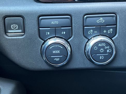 Used 2022 GMC Sierra 1500 Elevation image 36