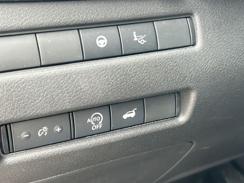 Used 2025 Nissan Rogue SL w/ Tech Package FWD image 9