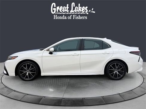 Used 2023 Toyota Camry SE image 2