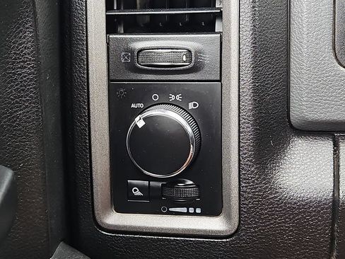 Used 2018 RAM 2500 Tradesman w/ Chrome Appearance Group AWD/4WD image 24