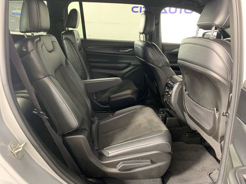 Used 2023 Jeep Grand Cherokee L Laredo AWD/4WD image 38