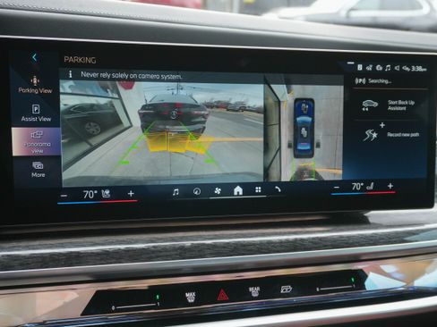 Certified 2023 BMW 760i xDrive w/ Luxury Rear Seating Package image 22