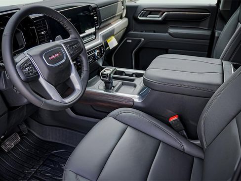 New 2026 GMC Sierra 1500 SLT image 9