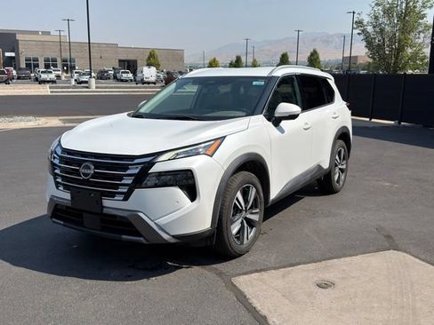 Used 2024 Nissan Rogue SL AWD/4WD image 6
