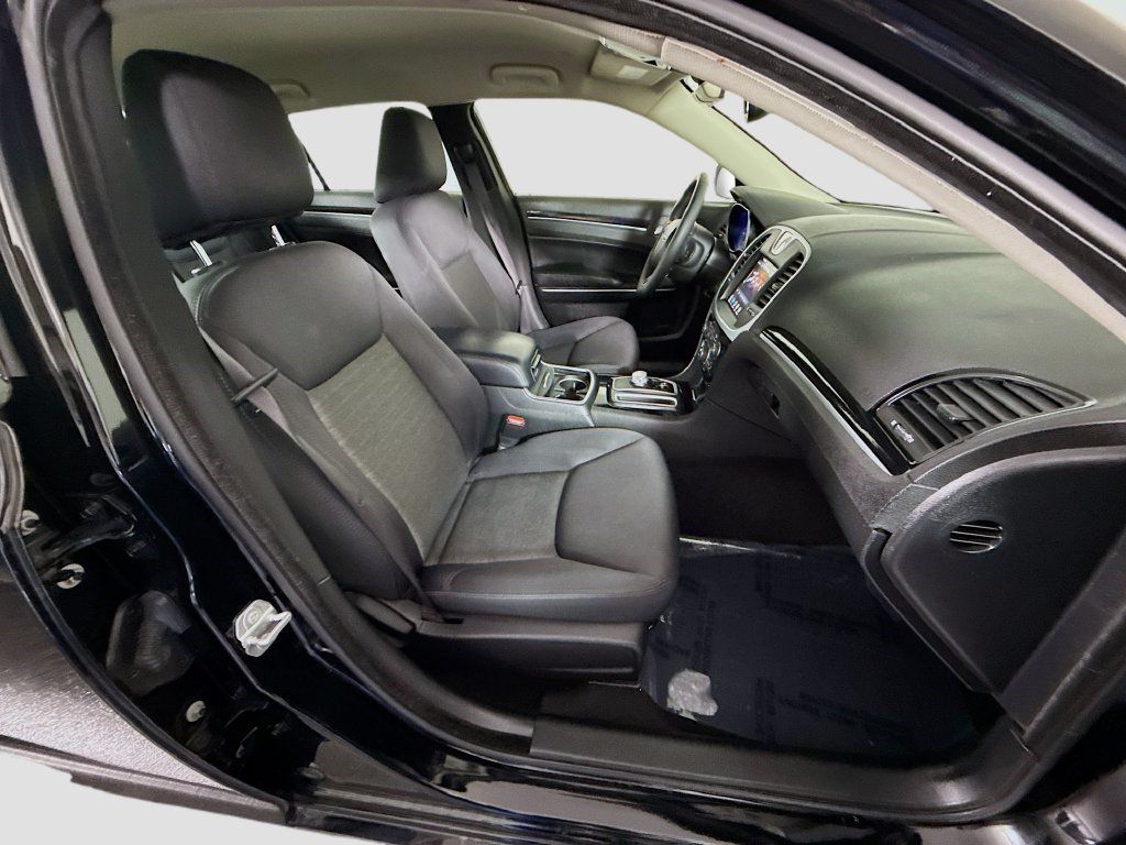 Used 2023 Chrysler 300 Touring w/ Safetytec Plus Group RWD image 28