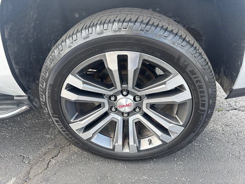 Certified 2017 GMC Yukon SLT AWD/4WD image 7