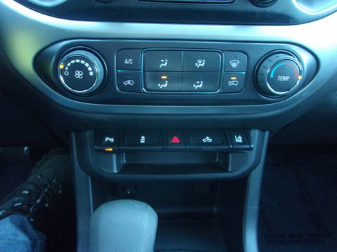 Used 2022 Chevrolet Colorado LT w/ Safety Package image 16