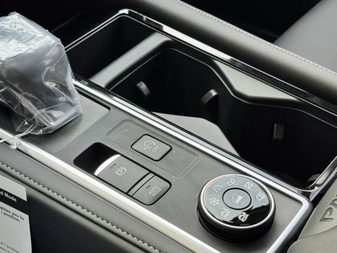 New 2025 Nissan Pathfinder SL image 31